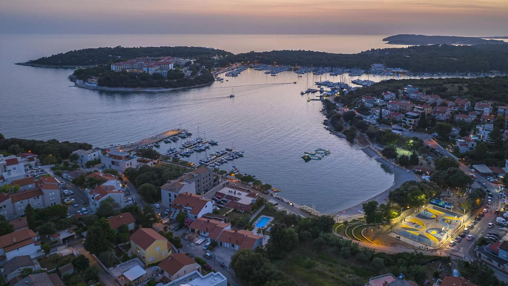 Villa Contessa Del Mar In Pula For 7 People Only 200 Meters From The Beach & Pet Friendly