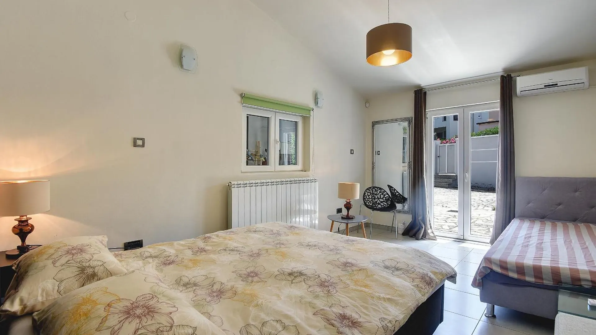 Villa Contessa Del Mar In Pula For 7 People Only 200 Meters From The Beach & Pet Friendly Croatia