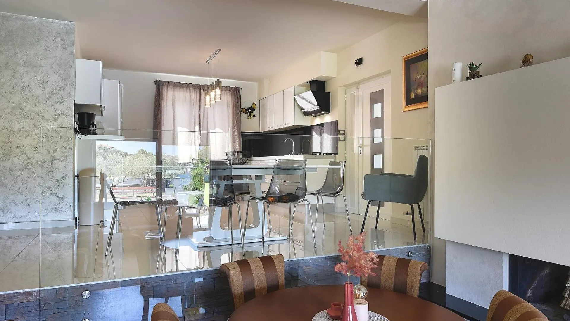 Villa Contessa Del Mar In Pula For 7 People Only 200 Meters From The Beach & Pet Friendly Croatia