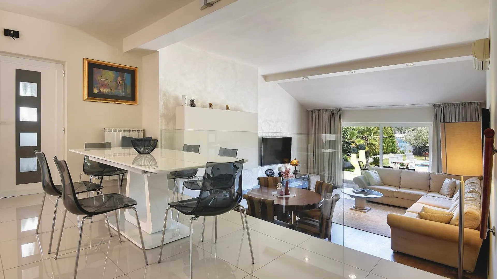 Villa Contessa Del Mar In Pula For 7 People Only 200 Meters From The Beach & Pet Friendly Croatia
