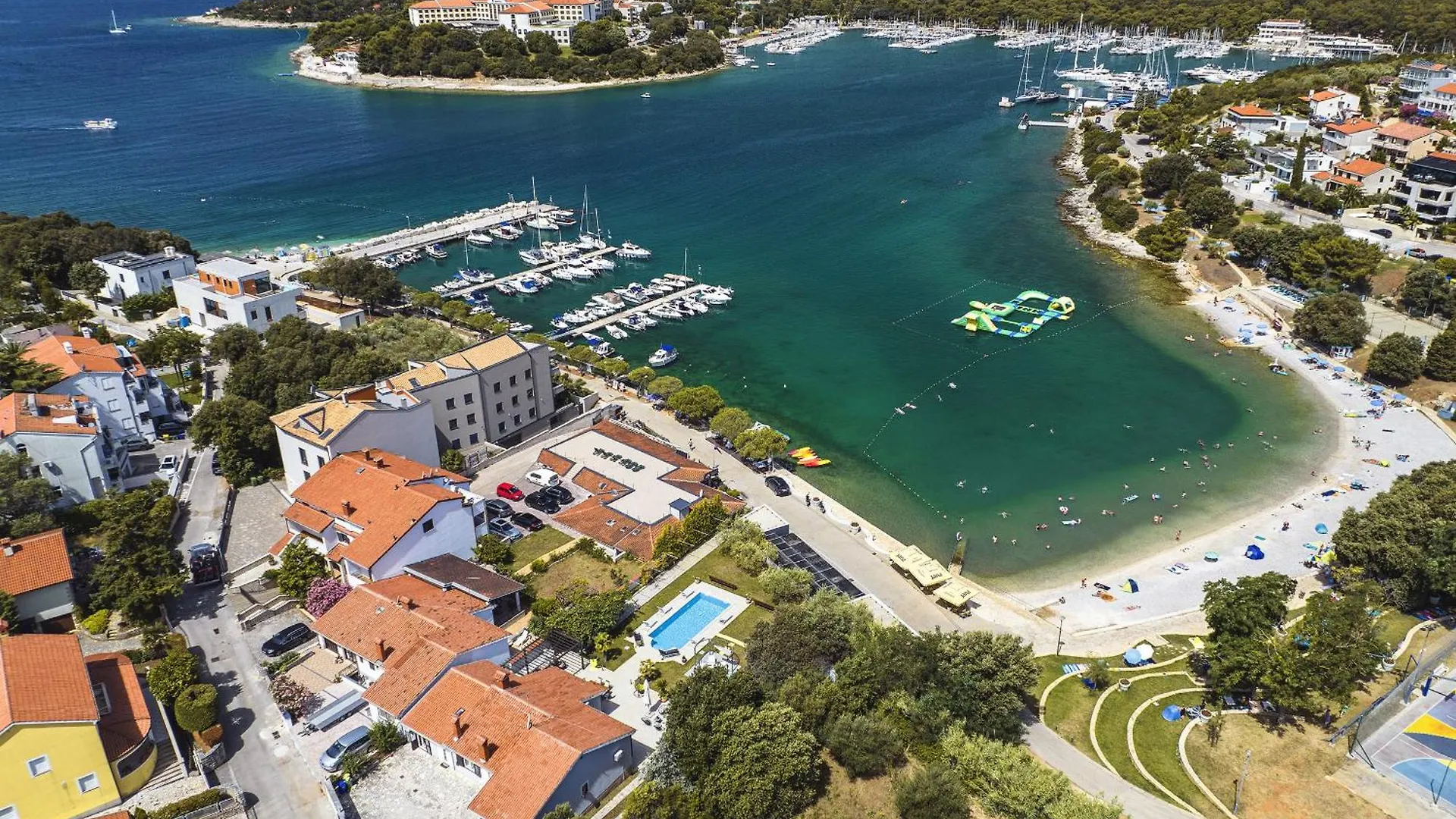 Villa Contessa Del Mar In Pula For 7 People Only 200 Meters From The Beach & Pet Friendly Croatia