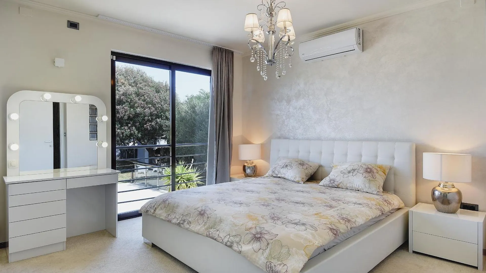 Villa Contessa Del Mar In Pula For 7 People Only 200 Meters From The Beach & Pet Friendly