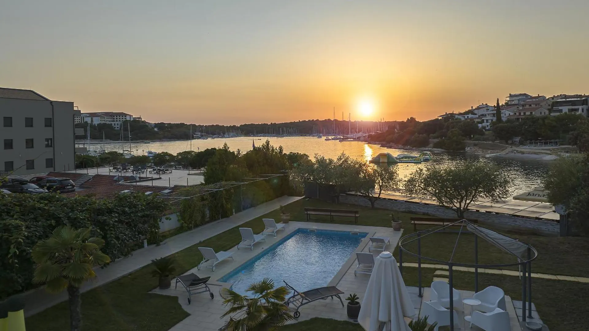 Villa Contessa Del Mar In Pula For 7 People Only 200 Meters From The Beach & Pet Friendly 0*,  Croatia