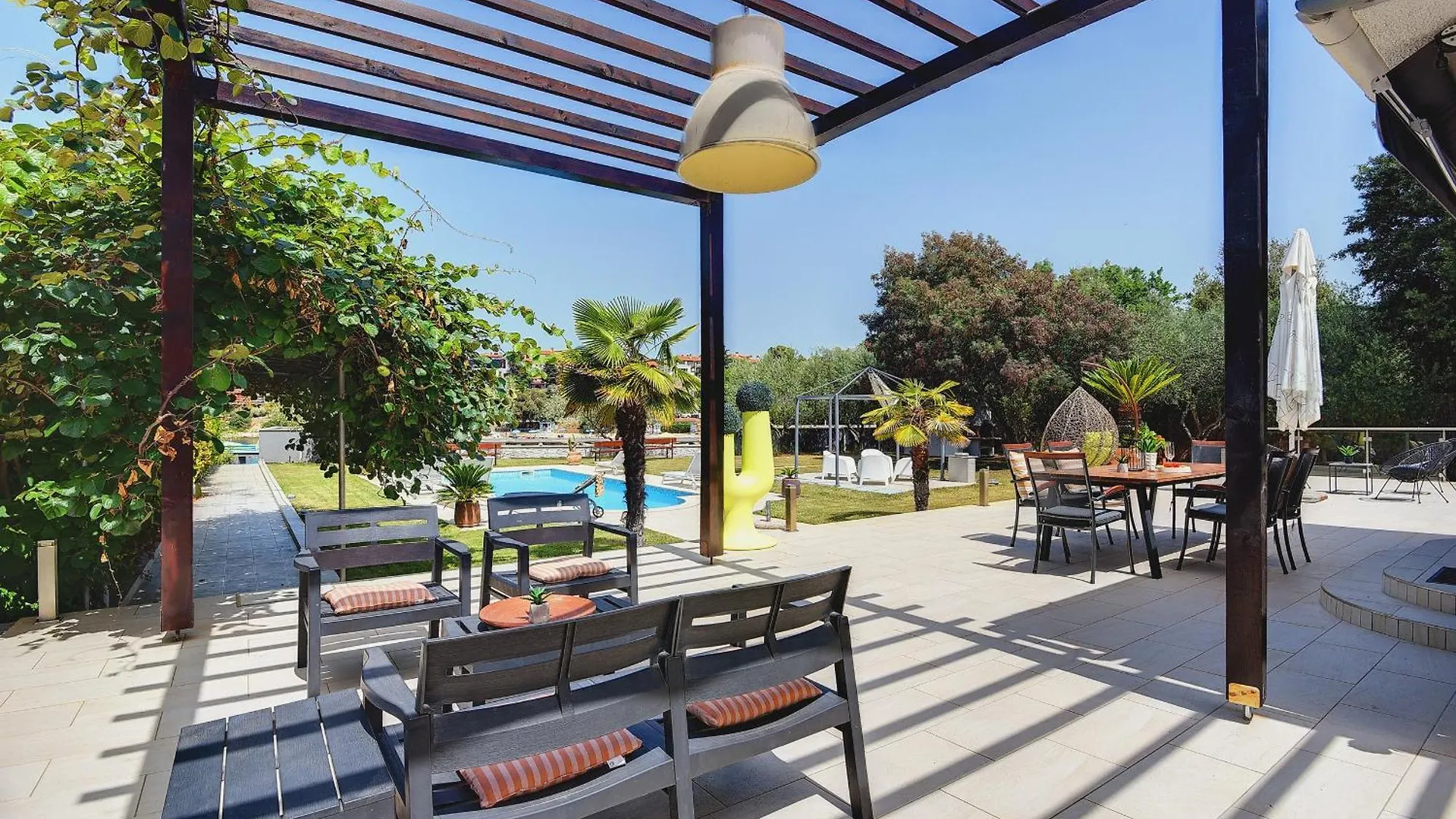 Villa Contessa Del Mar In Pula For 7 People Only 200 Meters From The Beach & Pet Friendly