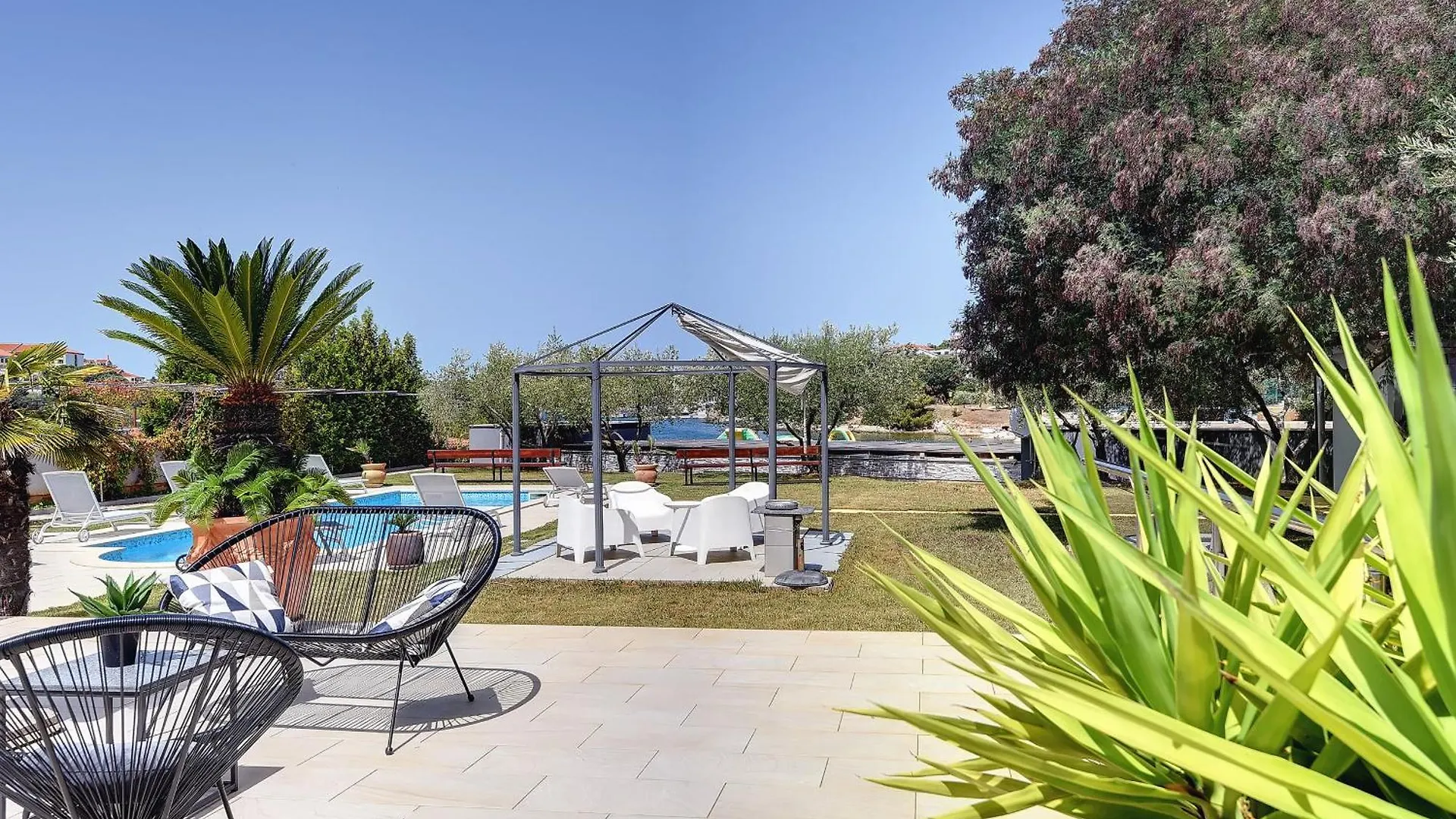 Villa Contessa Del Mar In Pula For 7 People Only 200 Meters From The Beach & Pet Friendly