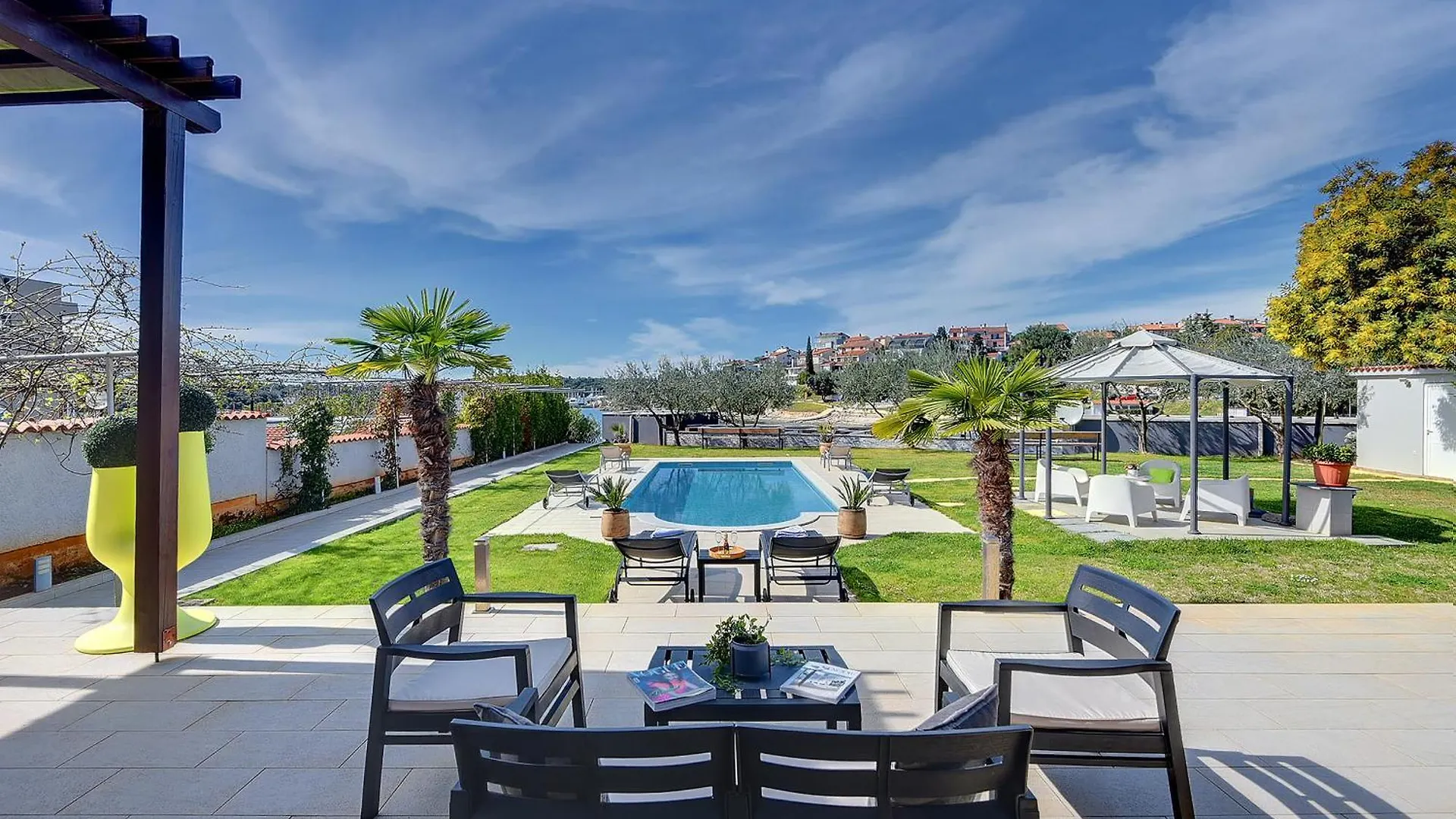 Villa Contessa Del Mar In Pula For 7 People Only 200 Meters From The Beach & Pet Friendly Chorvatsko